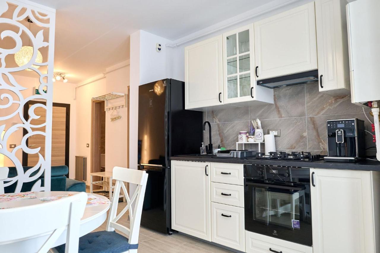 Provence Apartment In Spa N Pool Resort Mamaia Bagian luar foto